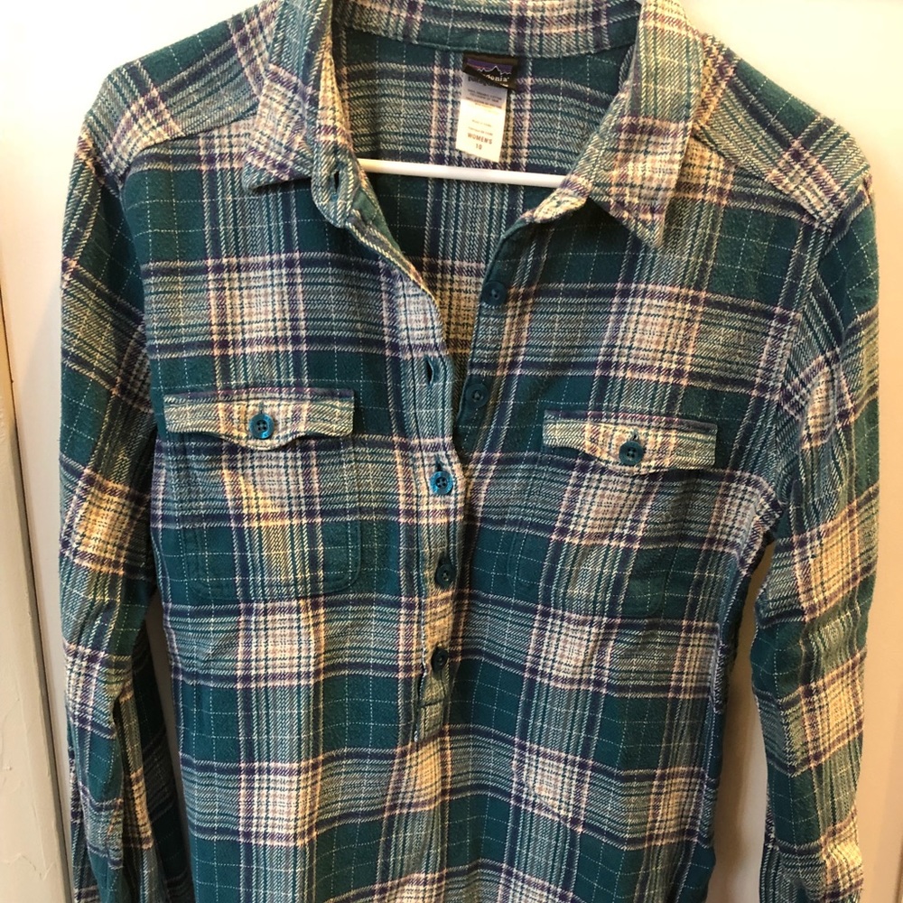 Women’s Patagonia flannel shirt